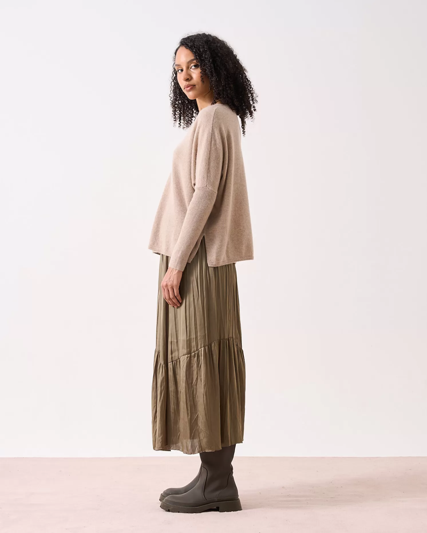 camille_3-3.webp Camille<Absolut Cashmere Online